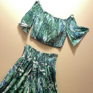 2-piece set. Size L. Floor length flowy skirt. Great condition, worn 3 times.